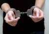 Mamă reținută pentru 24 de ore, acuzată că și-a agresat fiica de 13 ani cu o curea