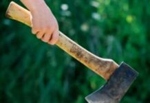 A încercat să își omoare concubina cu un topor