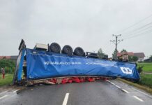 Șoferul unui autocamion a murit într-un accident rutier în localitatea Țânțăreni