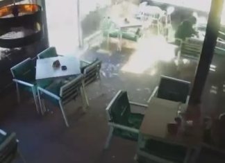 Explozia unui cauciuc de la o mașină de gunoi a distrus fațada unei pizzerii din Târgu Jiu. O femeie a scăpat ca prin urechile acului