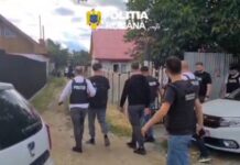 VIDEO: Adolescentă din Jupânești, bătută în propria locuință de trei indivizi mascați
