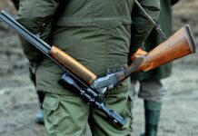 Doi bărbați sunt cercetați pentru braconaj și nerespectarea regimului armelor și munițiilor