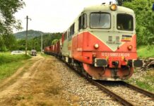 Autotren lovit de un tren de marfă în Motru. Incidentul nu s-a soldat cu victime