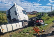Două persoane au fost rănite într-un accident pe DN 67D, la Câlnic. Impact între un autoturism și o autoutilitară aflată în depășire