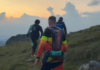 VIDEO Doi tineri au rămas blocați cu motocicletele într-o zonă de munte