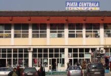 Haos în parcarea de la Piața Centrală din Târgu Jiu