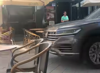 VIDEO Șofer din Argeș, cu mașina printre mesele de la terasele din zona centrală a municipiului Târgu Jiu