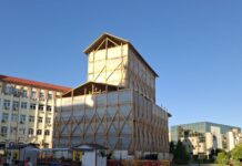 Biserica „Sfinții Voievozi” din Târgu Jiu, unică în România: pe ziduri sunt pictați filosofi, nu sfinți
